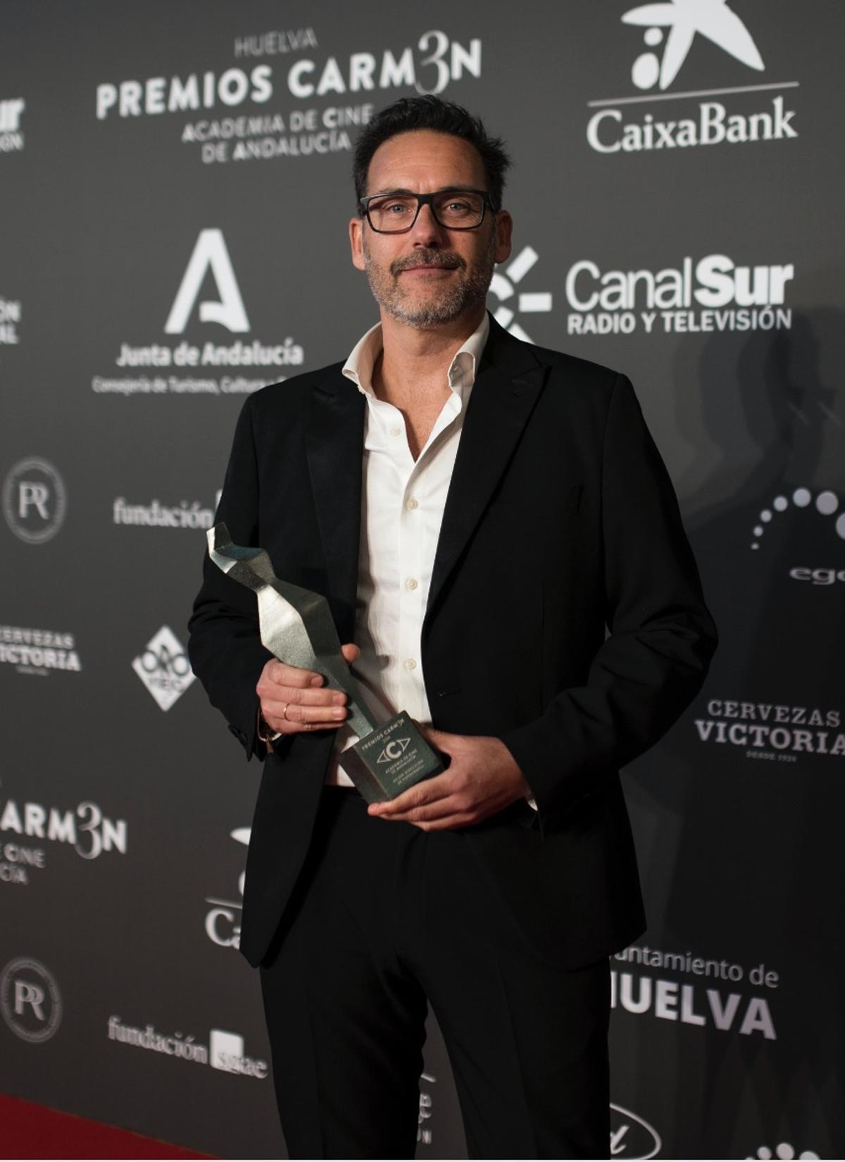 Alejandro Espadero con el Premio Carmen otorgado este año por la Academia del Cine de Andalucía.
