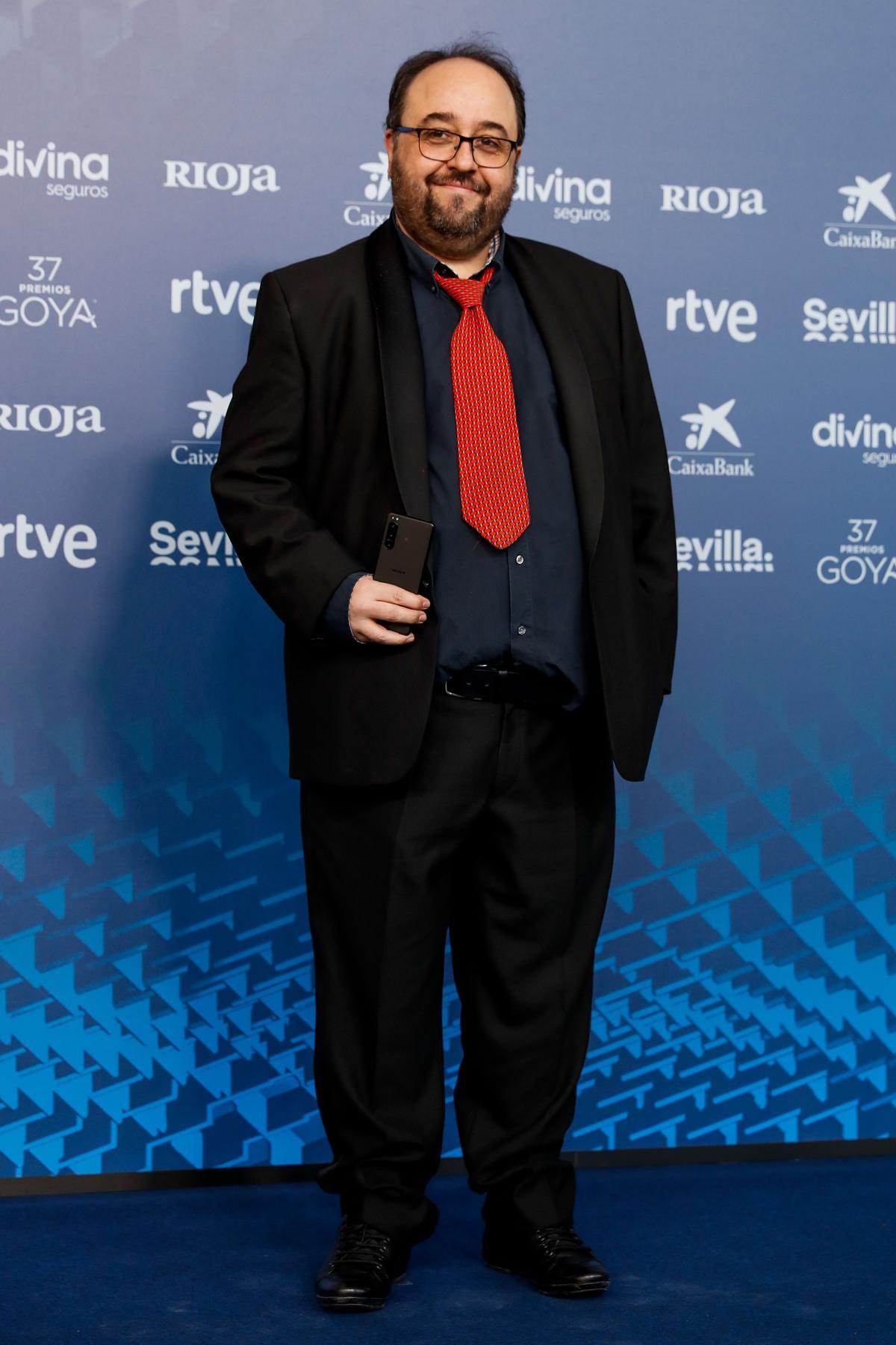 SEVILLA 11/02/2023.- El director de fotografía Pol Turrents a su llegada a la XXXVII edición de los Premios Goya que se celebra este sábado en el Palacio de Congresos y Exposiciones FIBES de Sevilla. EFE/Jorge Zapata.