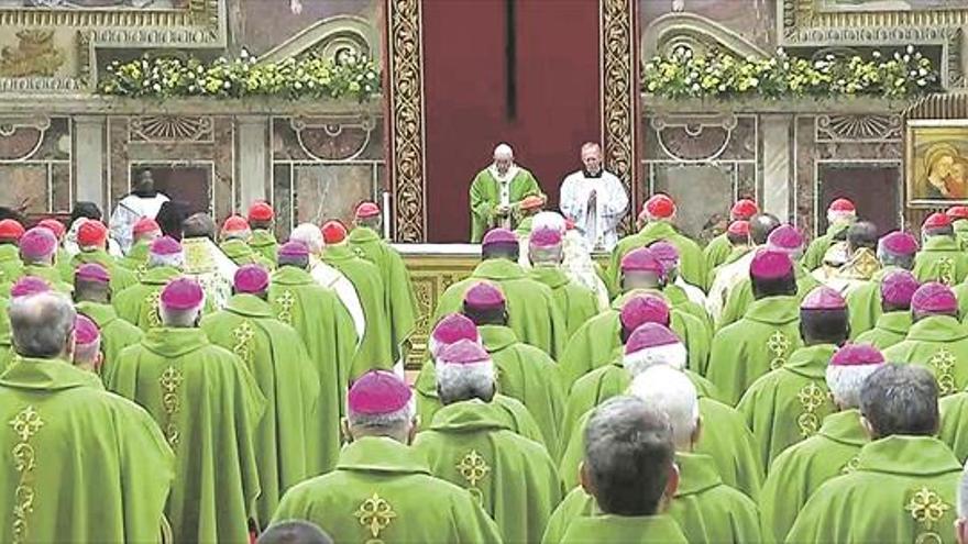 El Papa intenta diluir la pederastia de la Iglesia en el resto de la sociedad