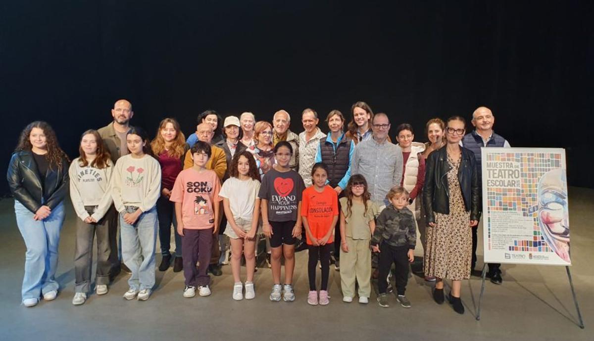 Imagen de grupo durante la presentación en el Teatro Villa de Molina. | AYTO. MOLINA DE SEGURA
