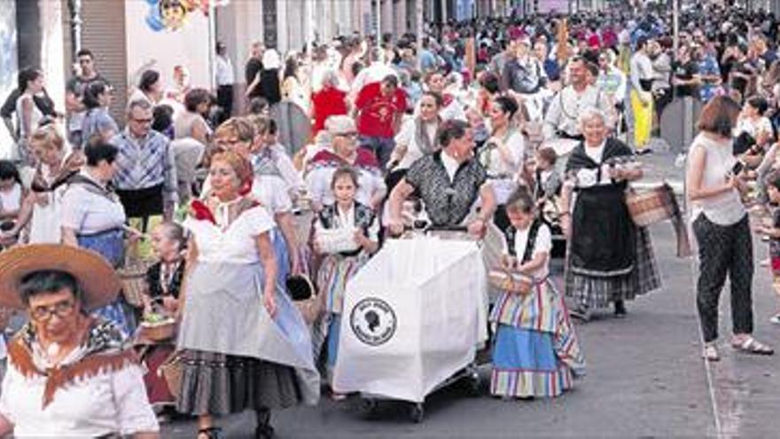 Gastronomía, música, actividades infantiles    y el ‘bou al carrer’ marcan el ritmo en el Grao