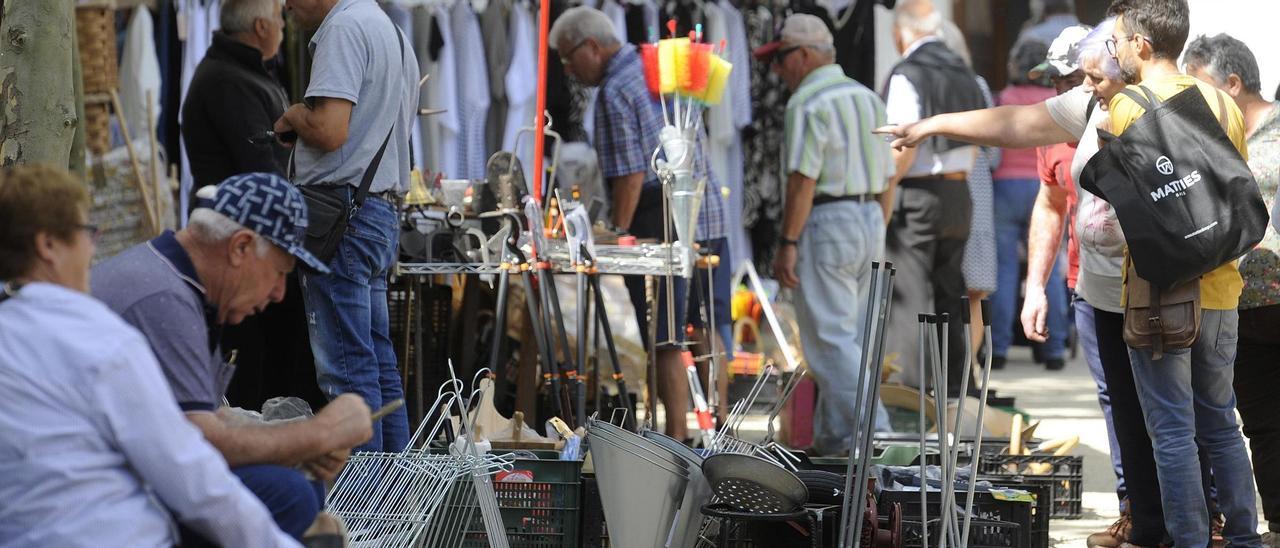 Puestos en el mercadillo de A Estrada.