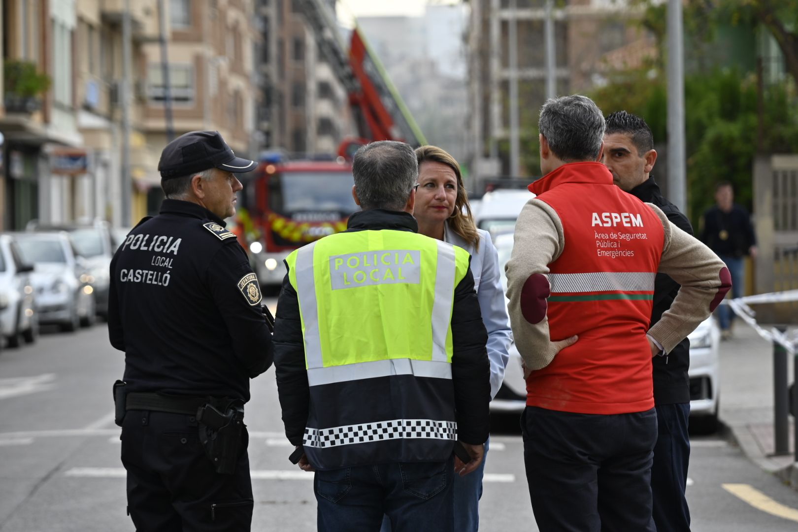 Las imágenes del incendio en un edificio de Castelló