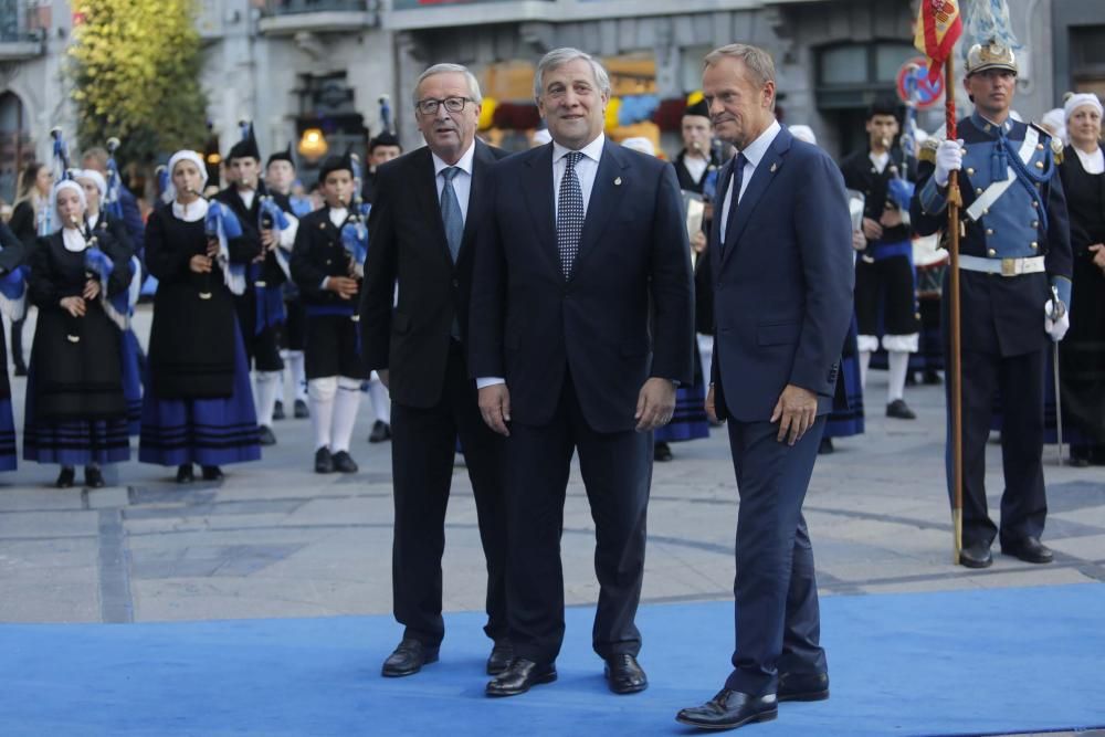 Desfile de los Reyes, personalidades y premiados en la alfombra azul