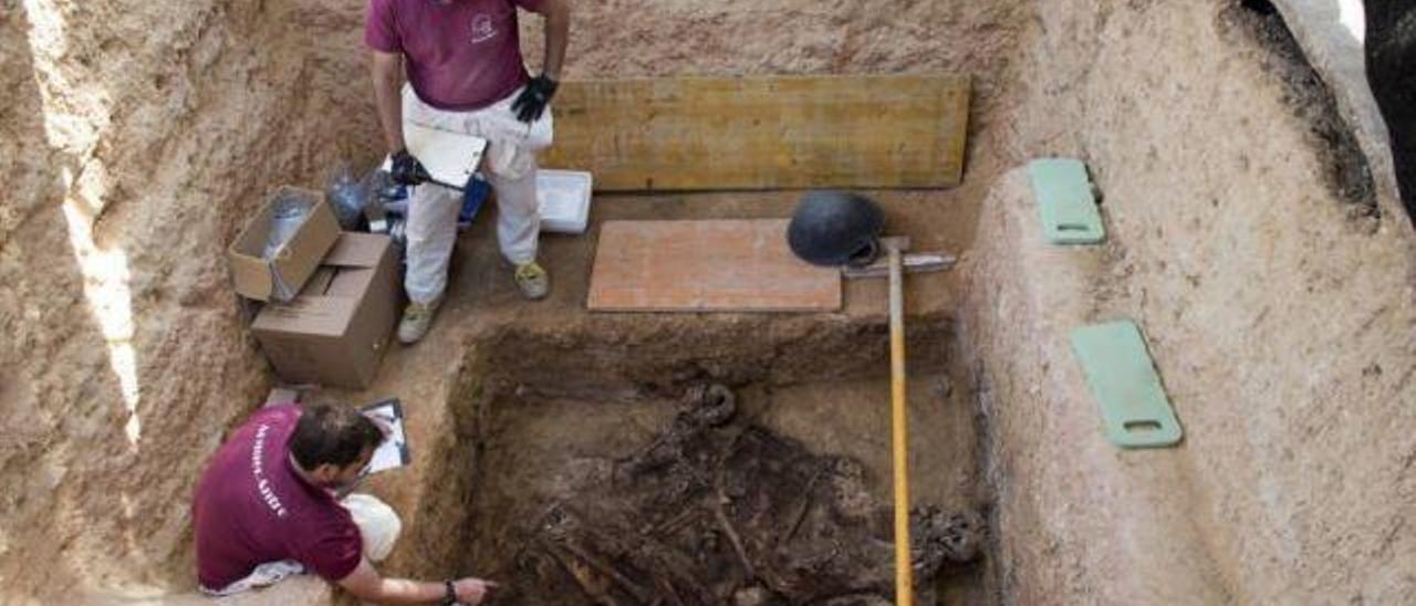 Las exhumaciones ya han identificado a más de 800 víctimas en las fosas de Paterna
