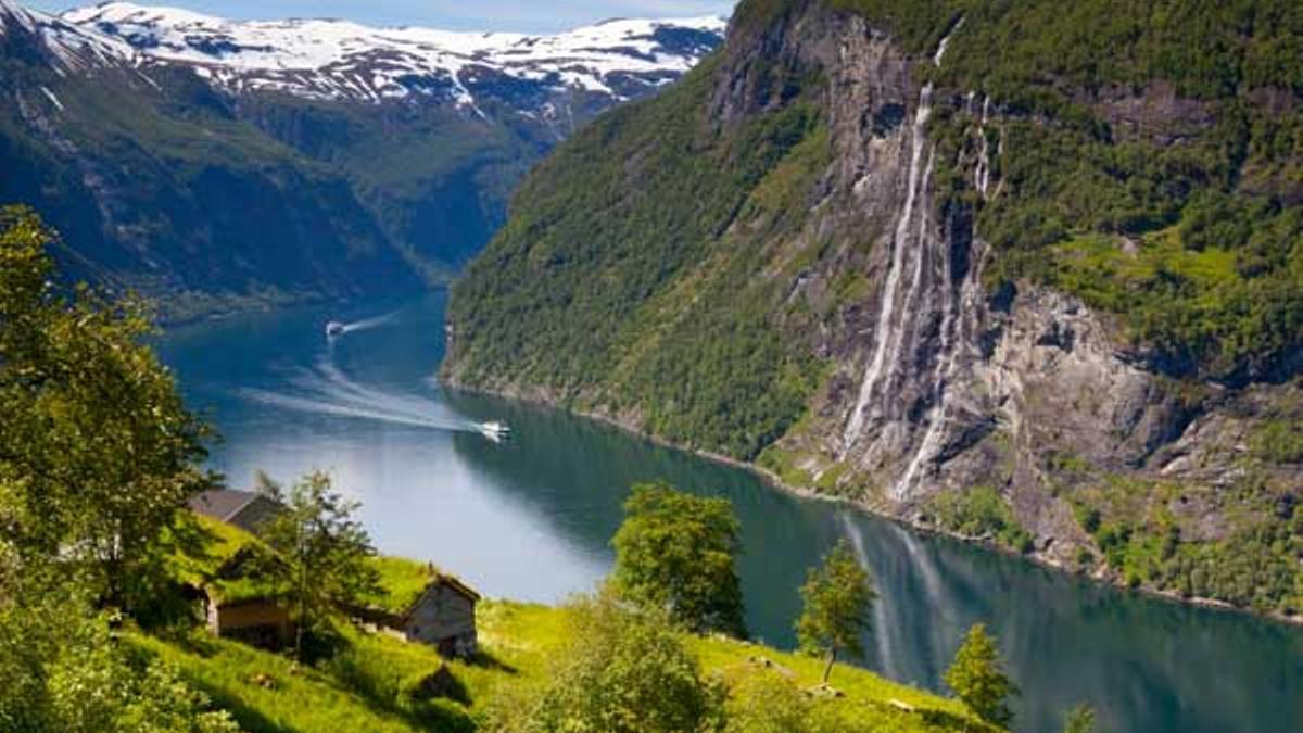 De crucero durante 15 días por los Fiordos Noruegos y Cabo Norte