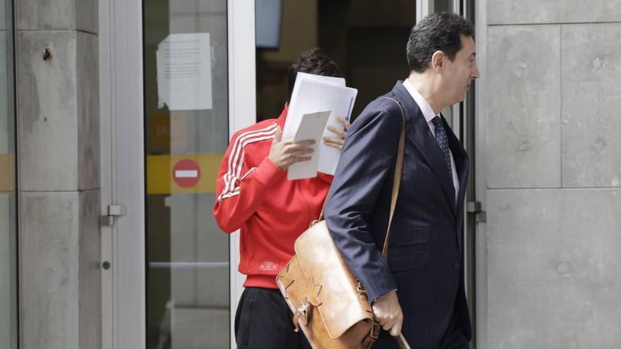Los jóvenes acusados de la agresión de San Mateo podrán moverse libremente por Oviedo: estos son ahora los próximos pasos judiciales