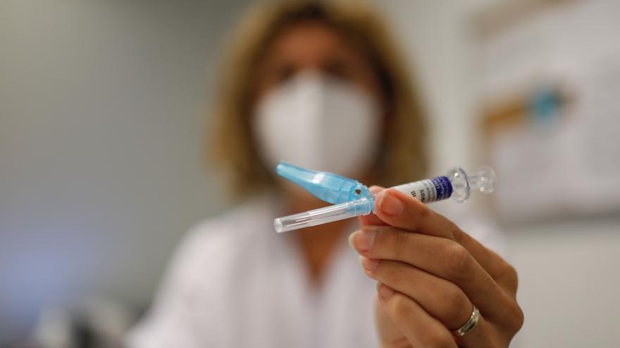 Salud anima a la población de Ibiza de entre 60 y 69 años a vacunarse