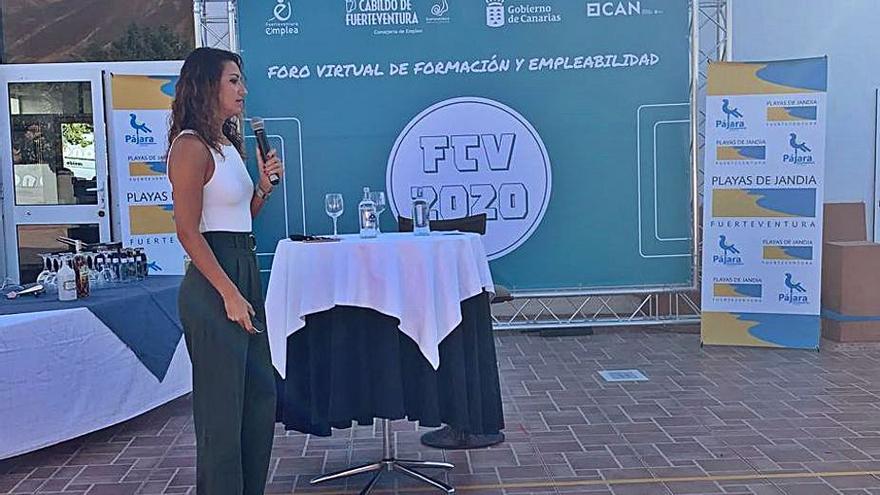 Mayka Jiménez, de Ganaderos de Fuerteventura, durante su ponencia, ayer.