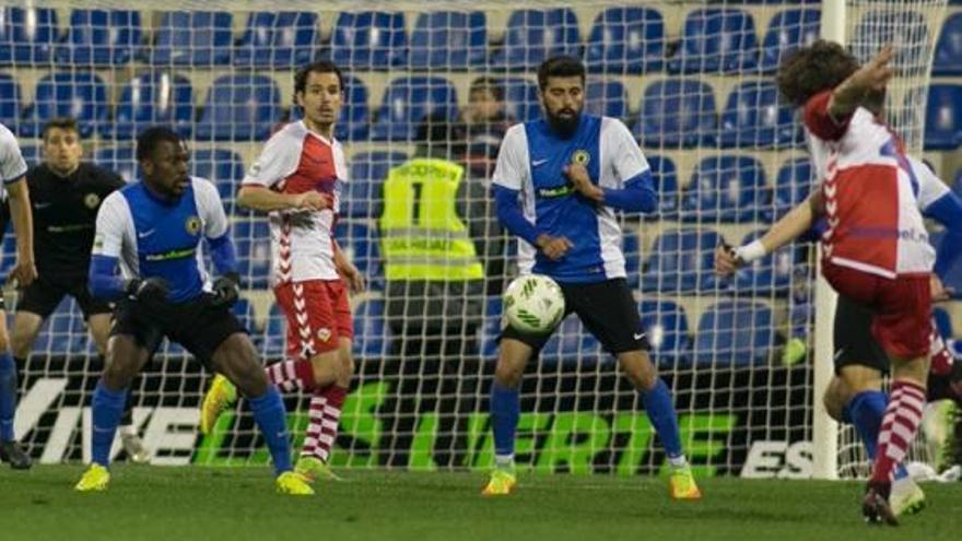 Omgba, durante los minutos finales del Hércules-Sabadell del domingo.