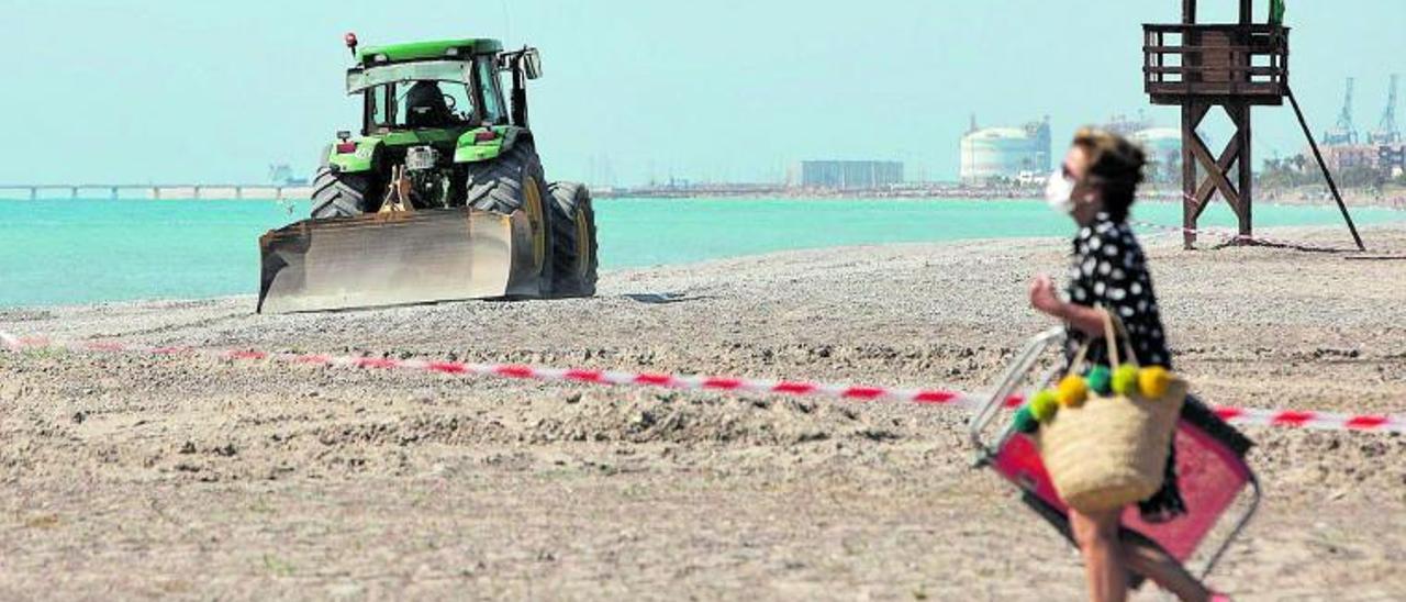 Punto final a la retirada de piedras «con fecha de caducidad» de las playas del norte de Sagunt | DANIEL TORTAJADA