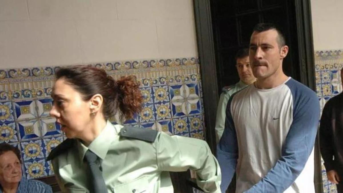 El asesino Roberto Guillén Fernández cuando fue juzgado por el asesinato de Elena Beltrán, una vecina de Cuarte de Huerva.