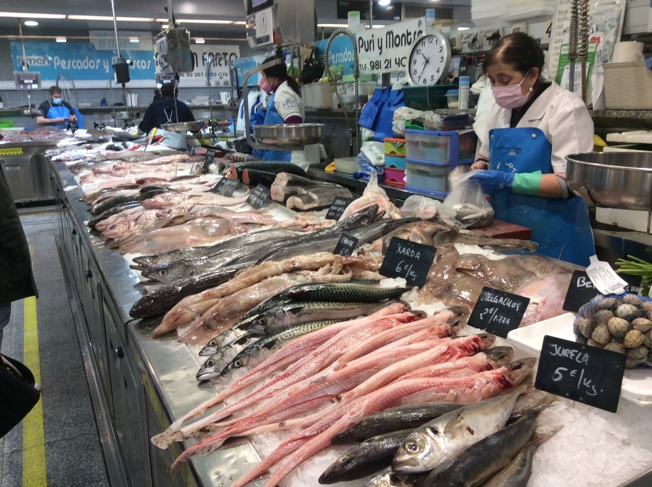 Más pescado en los mercados de A Coruña tras desconvocar la flota el paro por el alza del gasóleo