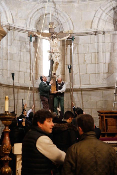 El descenso del Cristo de la Agonía