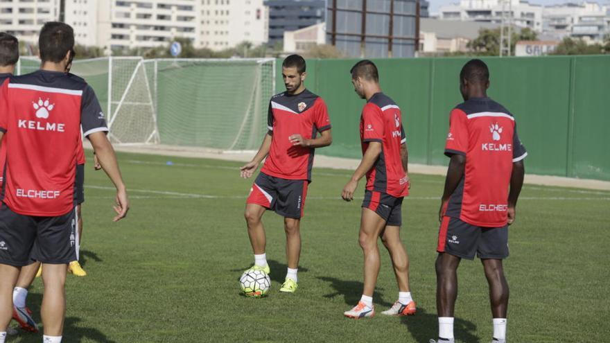 Isidoro, esta mañana en el entrenamiento matinal del Elche.