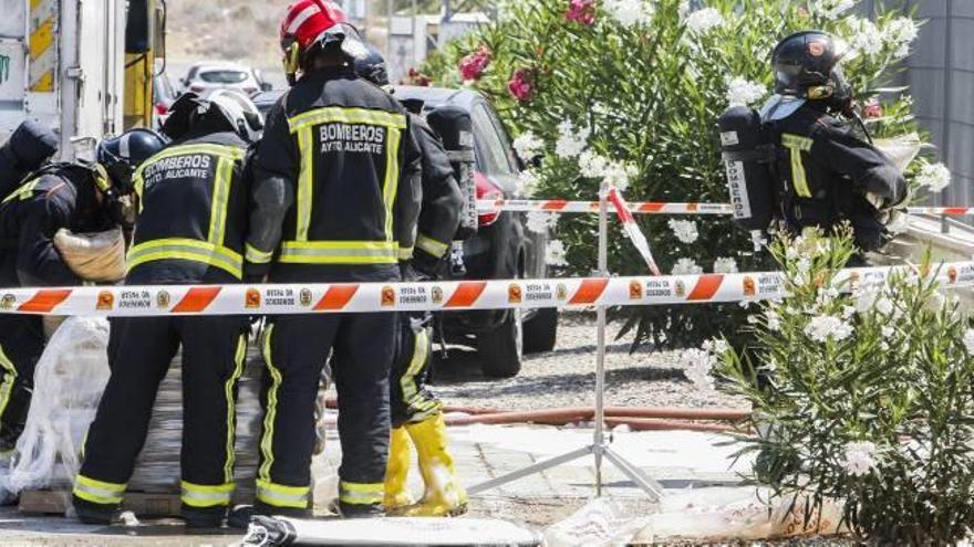 Alarma en Las Atalayas por el vertido de un producto químico inflamable