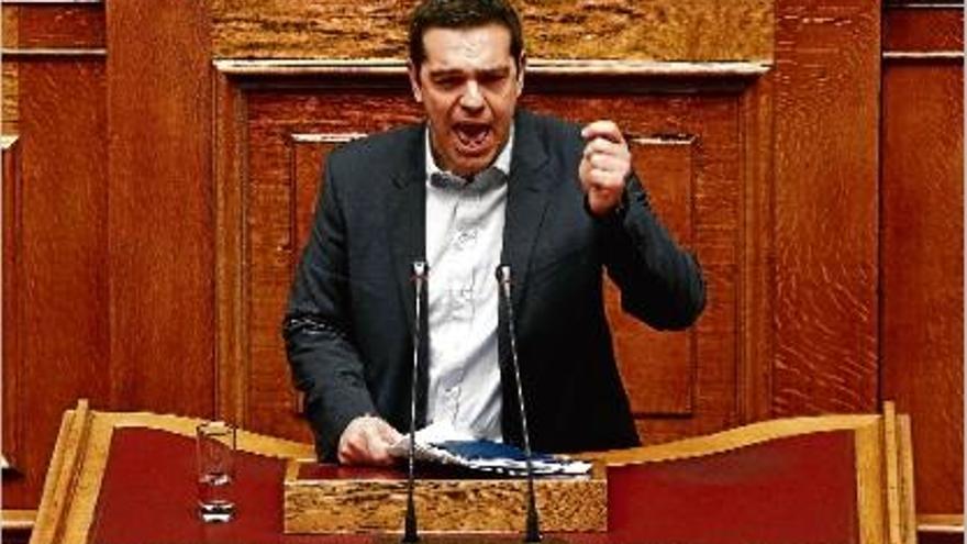 El primer ministre grec, Alexis Tsipras, durant la seva compareixença d&#039;ahir a Atenes.