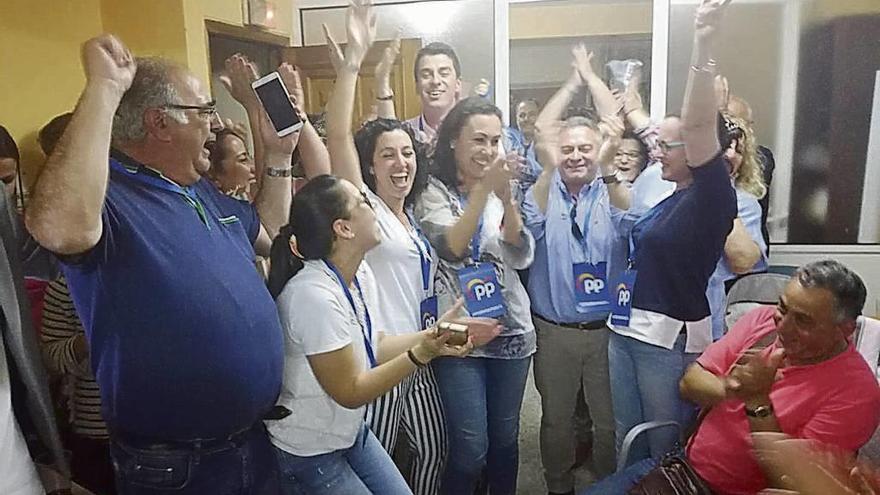 Celebración de la victoria del PP en la sede de Marín. // Santos Álvarez