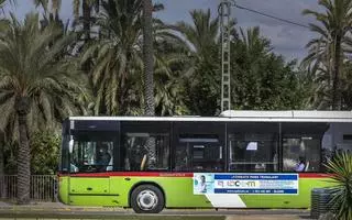 El autobús urbano dejó 2,4 millones de euros de pérdidas en 2021 por la caída de pasajeros