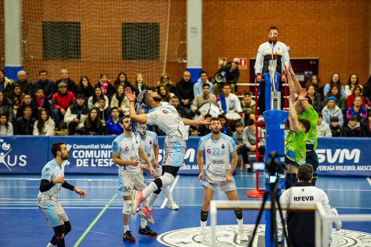 Vítor Amorim, opuesto del Léleman Conqueridor Valencia, ha entrado en el septeto ideal de la jornada 18 para la Superliga de voleibol masculina.