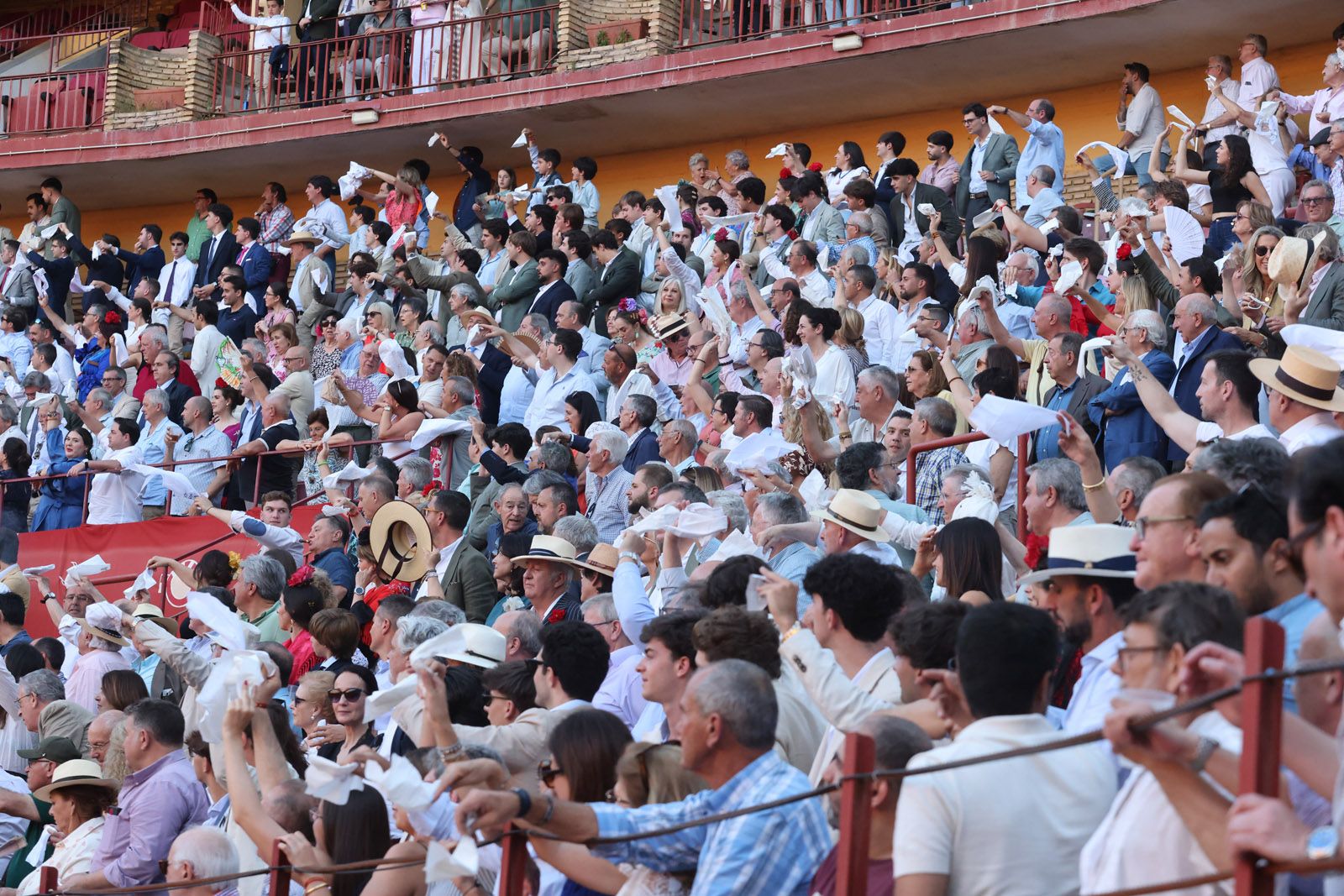 Migie Ángel Perera sale a hombros de Los Califas