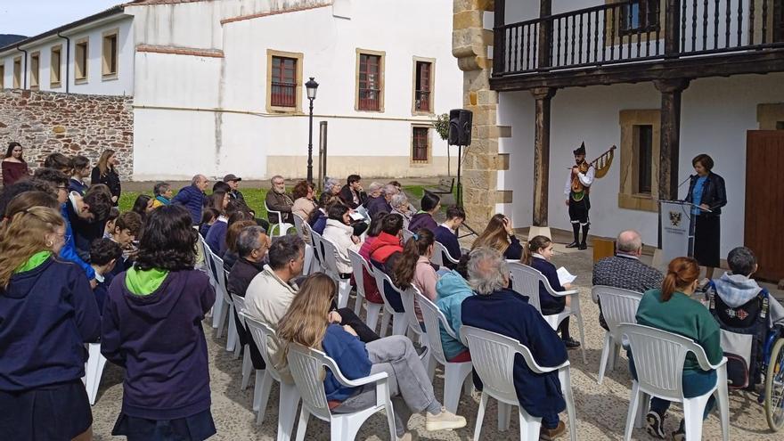 Acto "Versos al Aire", para conmemorar el Día Mundial de la Poesía en Villaviciosa