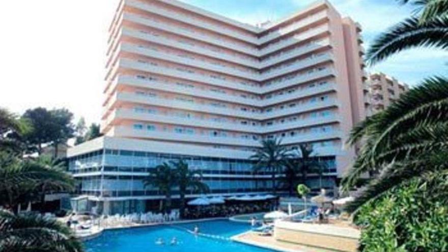 Fallece un joven turista tras precipitarse desde un décimo de un hotel de Palma
