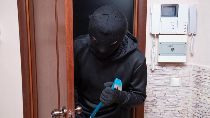 La Guardia Civil advierte de un mal hábito que puede provocar que te roben en casa
