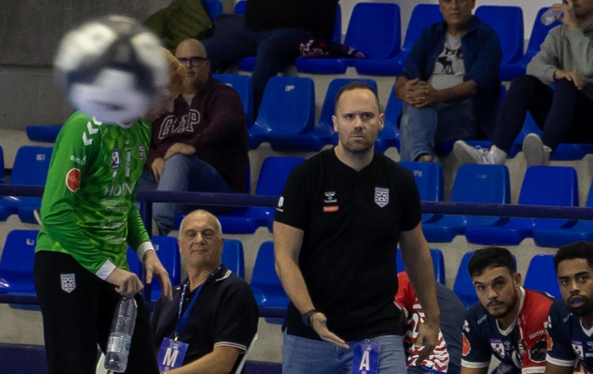 Debut de Roi Sánchez como entrenador en el Horneo Alicante-Frigoríficos Morrazo de la primera vuelta.