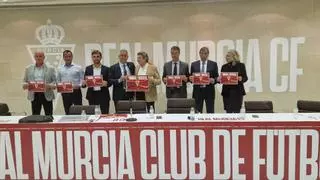 Felipe Moreno suscribe 8 millones de euros de acciones del Real Murcia