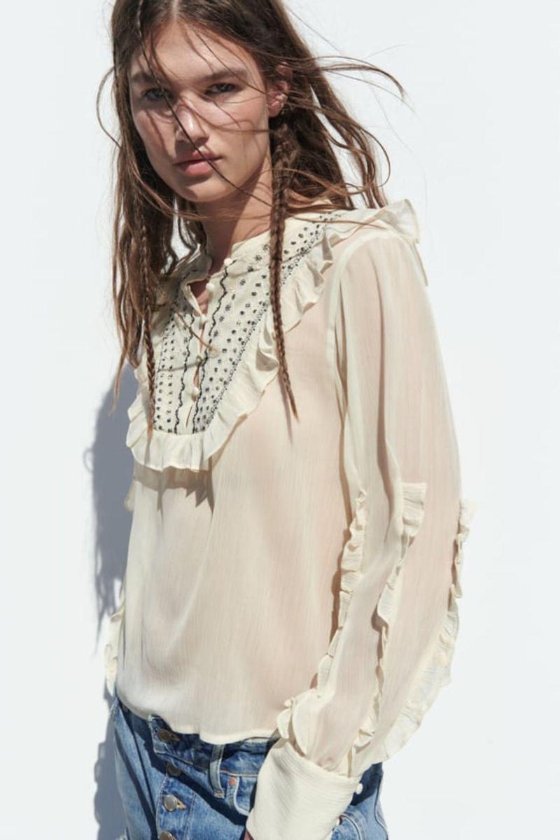 10 blusas boho de Zara muy elegantes para llevar con vaqueros blancos en  primavera y verano