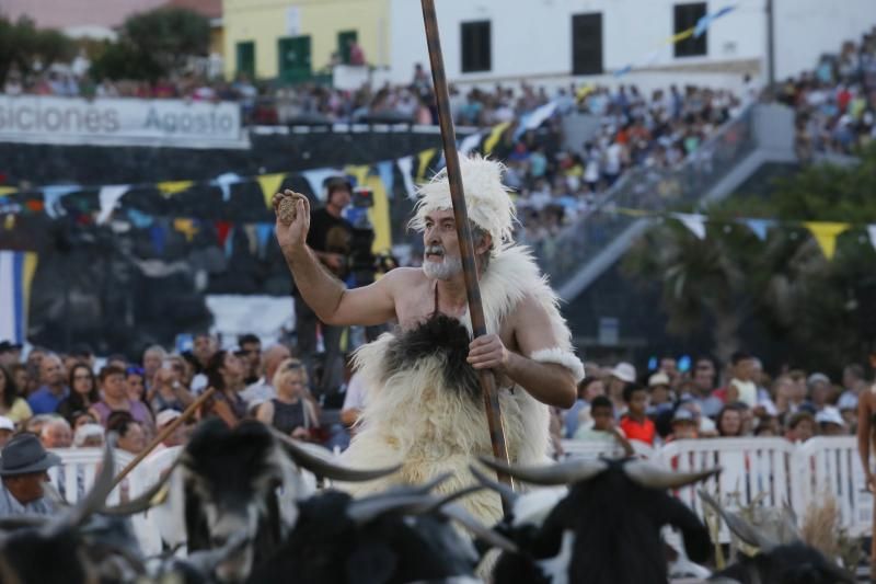 Representación del hallazgo de la Virgen de Candelaria por los guanches 2016