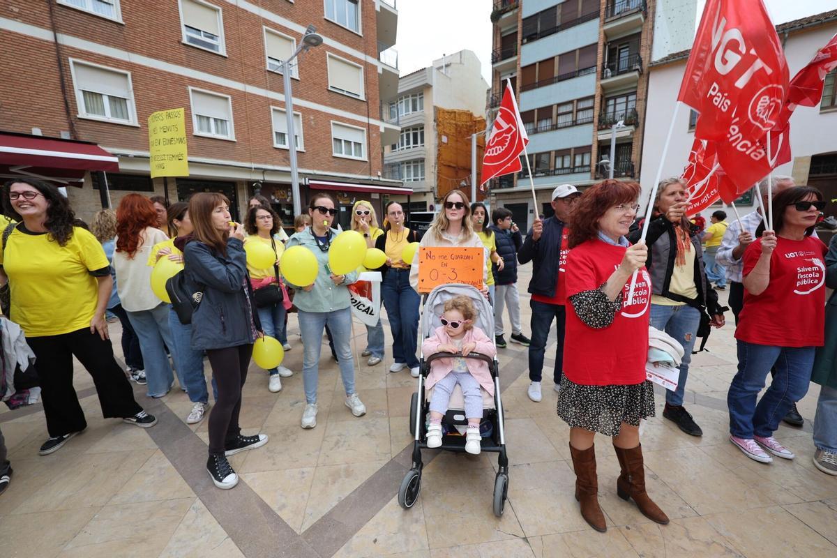 07/05/2026 | Plaza de las Aulas, Castellón | Concentración de trabajadoras de las escuelas infantiles durante la huelga educativa