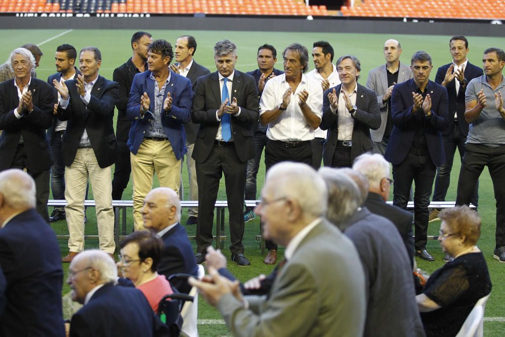 El Valencia rinde homenaje a sus socios más fieles