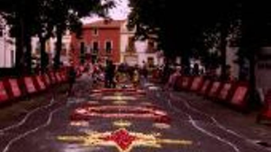 Procesiones y alfombras florales en el Corpus