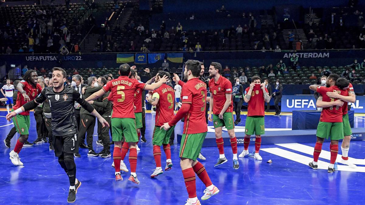 Los portugueses enloquecieron después de sufrir en los últimos minutos con Rusia volcada con portero-jugador