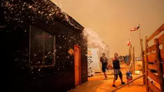 Chile lucha sin descanso contra la "tormenta de fuego" que ha dejado al menos 122 muertos y 400 desaparecidos