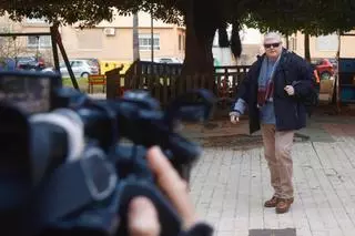 El exinspector jefe del Consorcio Provincial de Bomberos de València, José Miguel Basset, llega a declarar al juzgado de Catarroja