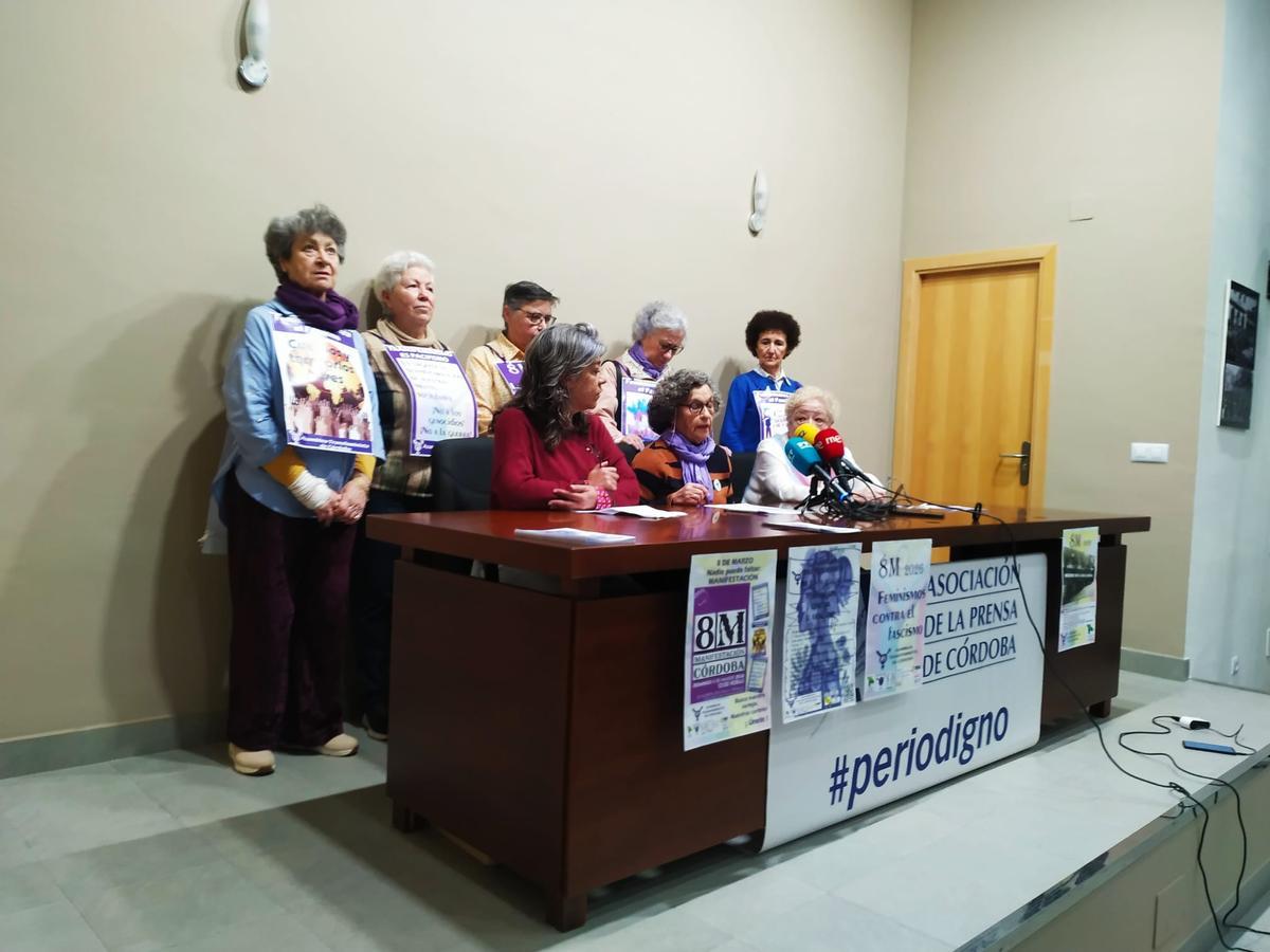 Representantes de la Asamblea Transfeminista en la rueda de prensa de presentación del 8 M de 2026.