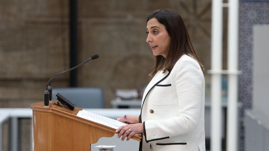 Rubira aguanta un chaparrón en la Asamblea por la desaladora de Escombreras