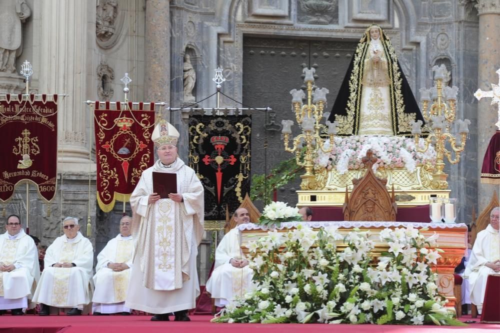 Coronación de la Virgen de la Soledad en la plaza Belluga