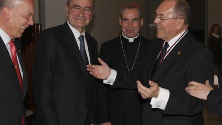 Saludo. José Losada, Francisco de la Torre, Jesús Catalá y el pregonero. Arciniega