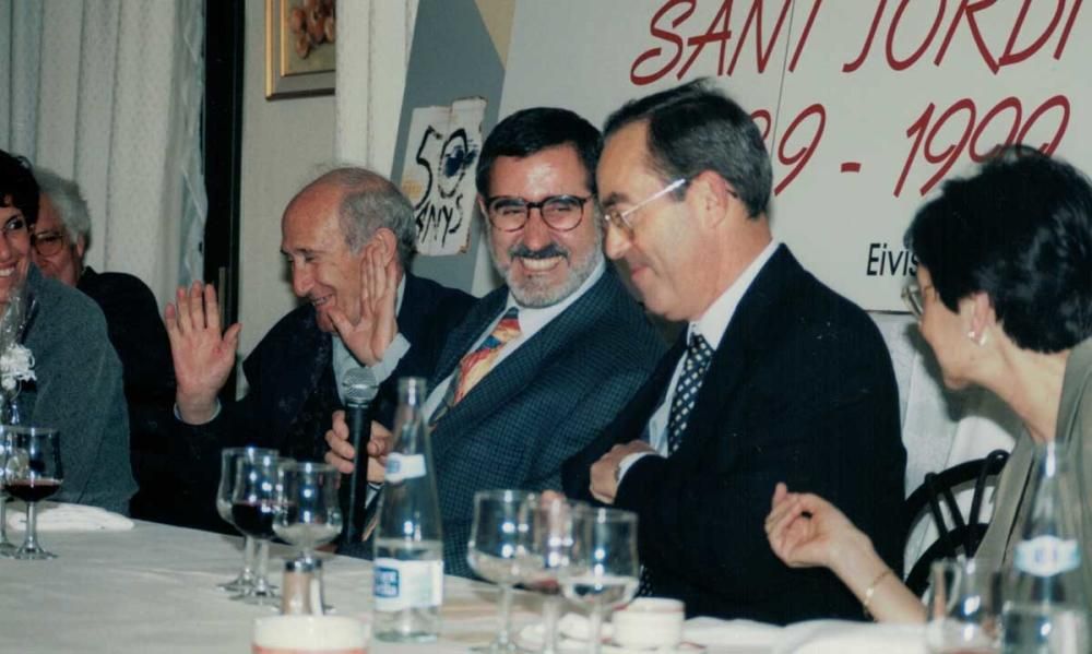 Mencios d'Honor Sant Jordi del año 1999. En la fotografía de izquierda a derecha, los tres primeros presidentes de la segunda época del IEE: Joan Marí Cardona (1976-1995), Josep Marí Marí (1970-1976) y Mariá Serra Planells (1995-2015).