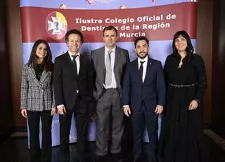 El Colegio de Dentistas de Murcia entrega su medalla de oro a la Fundación Never Surrender
