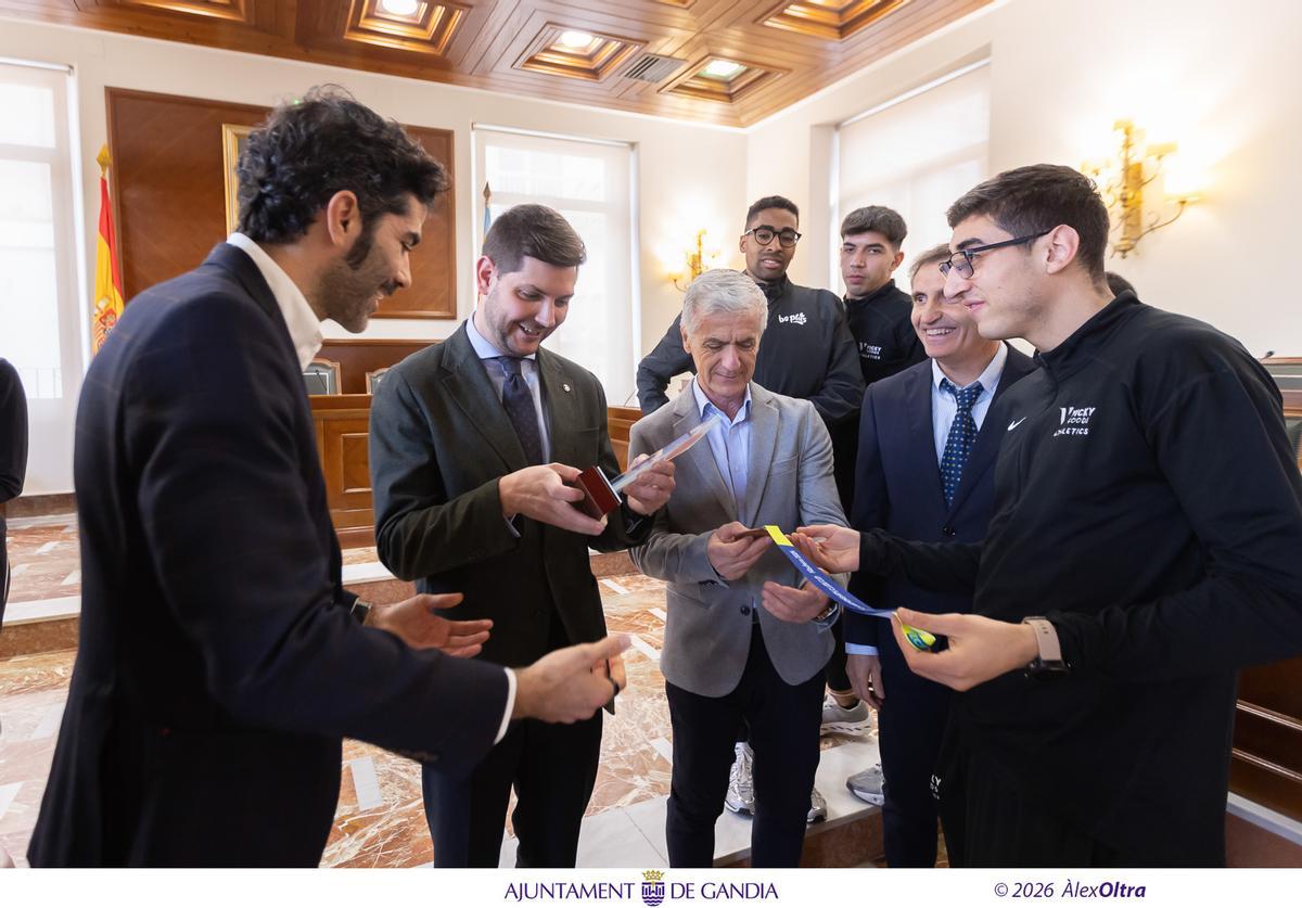 Una imagen de la recepción en el salón de plenos del ayuntamiento