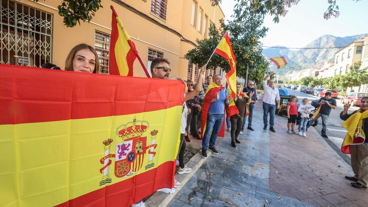 Protesta en la calle Rambla Alta, en la sede del PSOE