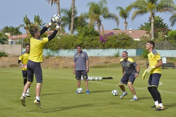 Entrenamiento de la UD en el campo de futbol del ...