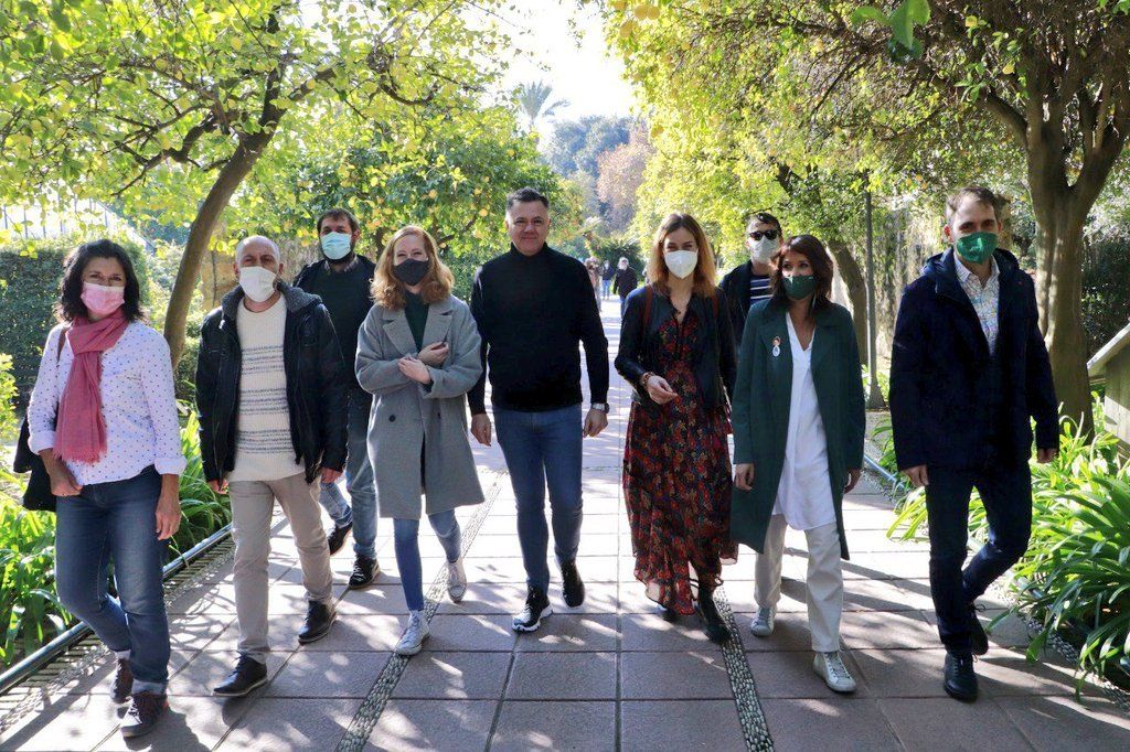 Lilith Vestrynge, Juan Antonio Delgado, Jessica Albiach, Martina Velarde y Toni Valero llegando al acto del 4D.