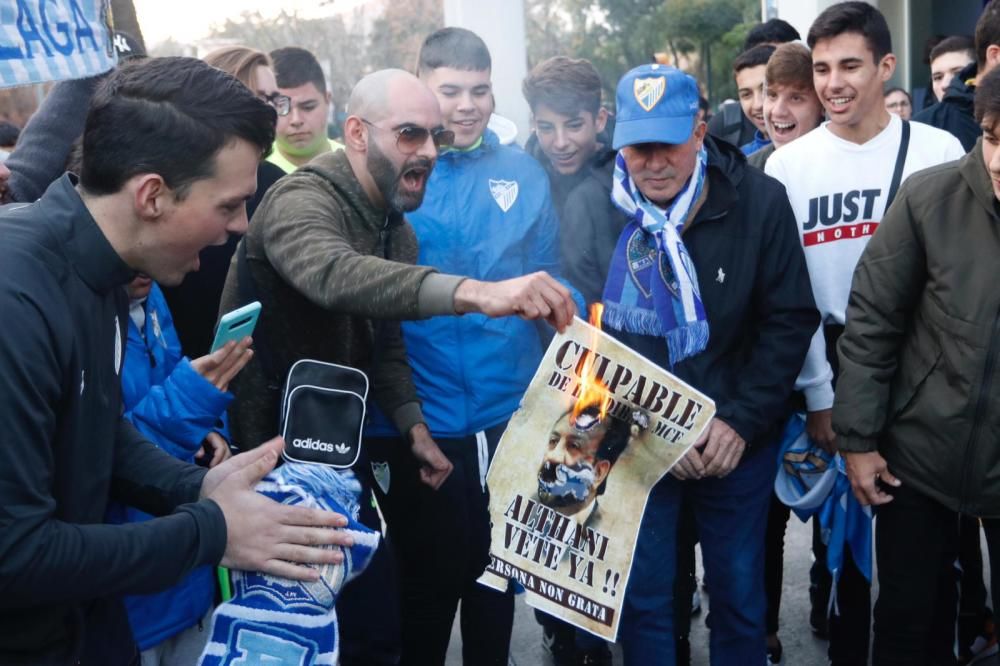 La afición malaguista se moviliza en apoyo a Víctor Sánchez del Amo