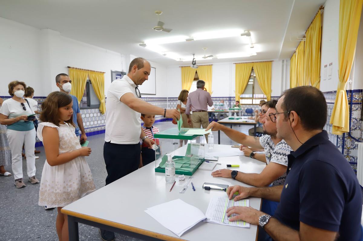 Mesa electoral en los comicios andaluces de 2022.